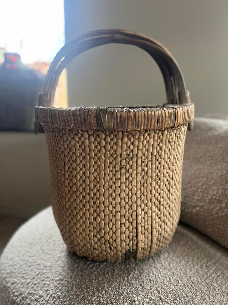 Oude Chinese plukmand van bamboe en rotan, Ophalen