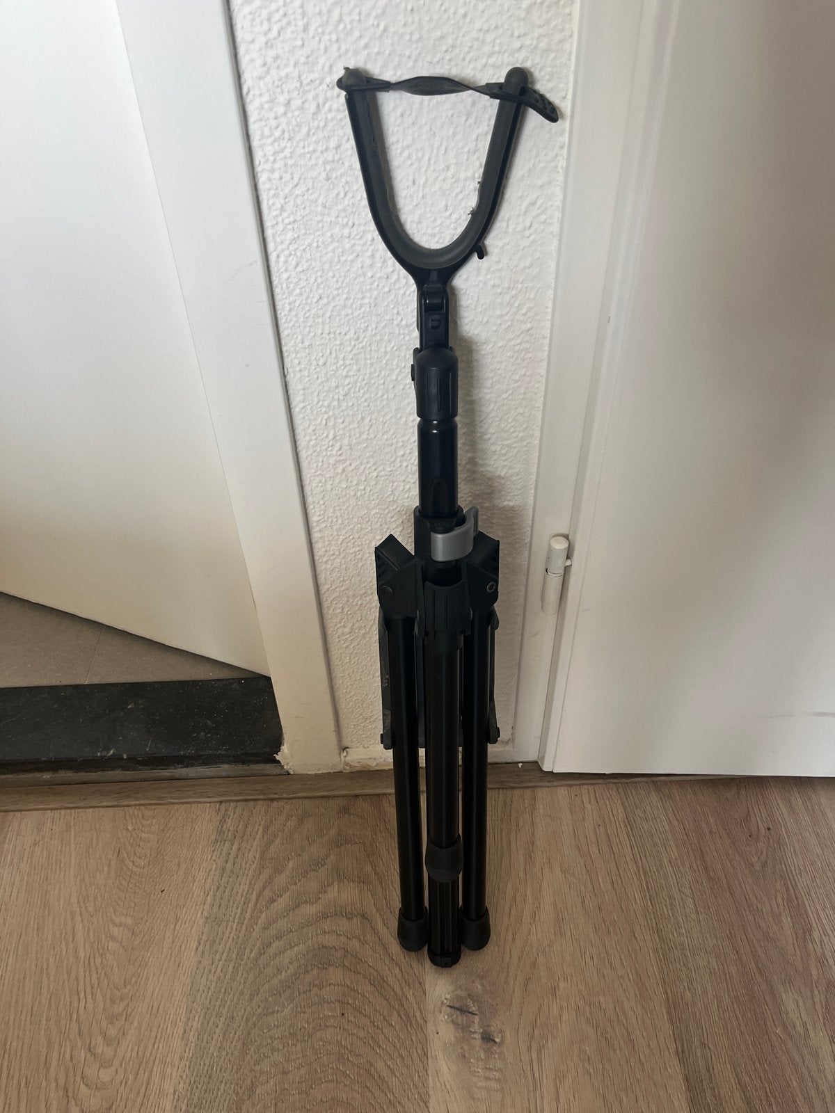 Gitaarstandaard - Verstelbaar voor Gitaar en Basgitaar, Muziek en Instrumenten, Standaards, Ophalen of Verzenden, Gebruikt, Instrumentstandaard