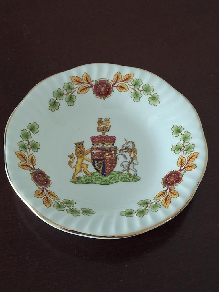Elisabethan Staffordshire fine bone china ringbakje., Antiek en Kunst, Ophalen of Verzenden