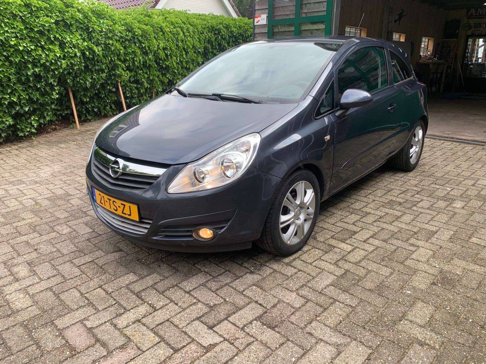 Opel Corsa 1.2 16V 3D WR 2007 Grijs, Voorwielaandrijving, 40 €/maand, 4 cilinders, 1229 cc