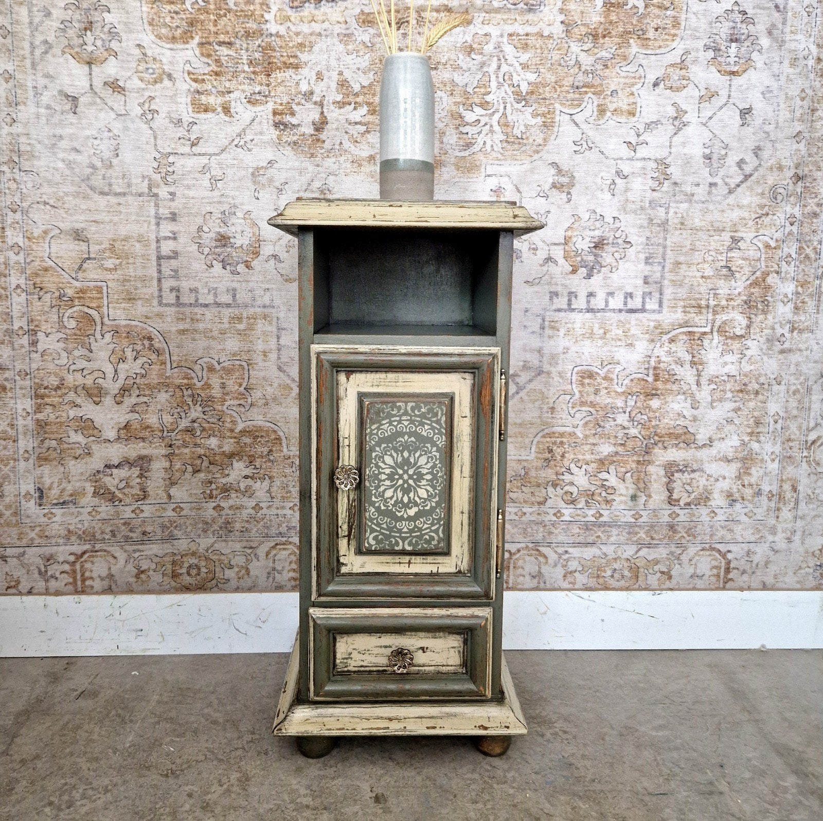 Uniek Vintage Kastje – Handbeschilderd, Donyavimin@gmail.com, Mina Donyavi Meubels, Ophalen of Verzenden, Zo goed als nieuw