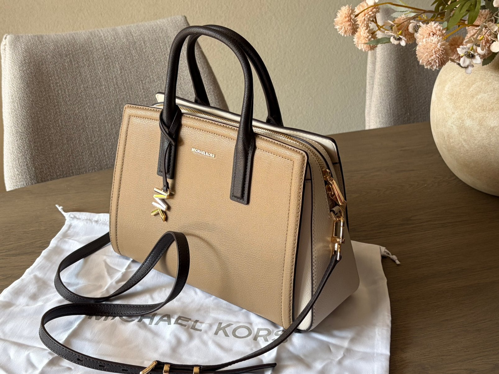 Michael Kors tas laila middelgroot, Ophalen of Verzenden, Zo goed als nieuw, Zwart, Handtas
