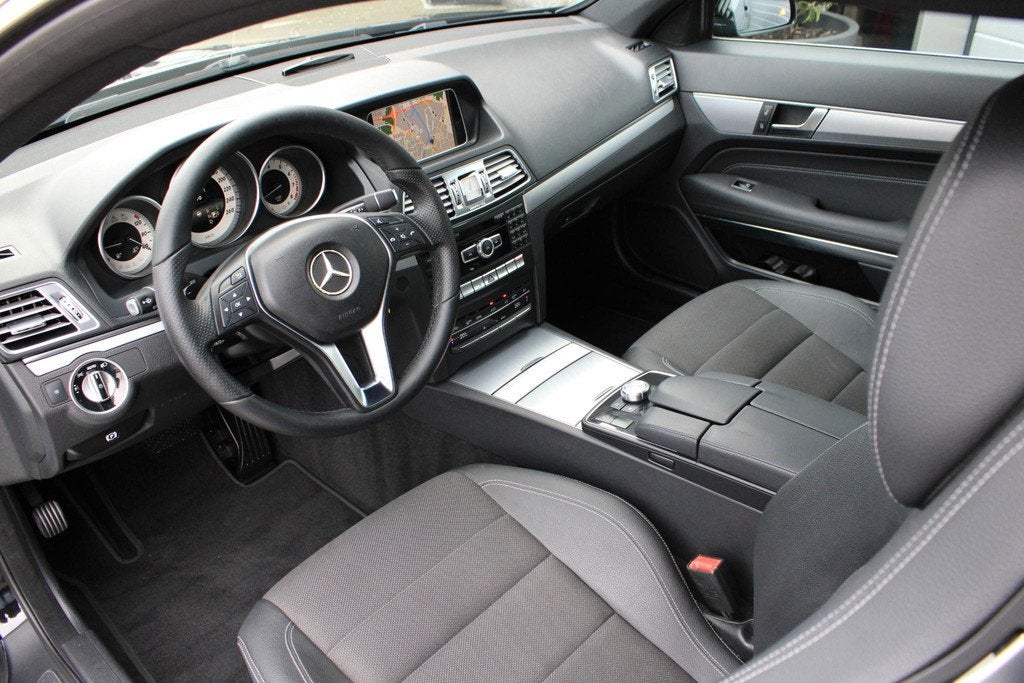 Mercedes-Benz E-Klasse Coupé 200 CGI Aut Distronic | Stoelv, Auto's, Automaat, Euro 5, Achterwielaandrijving, Zwart