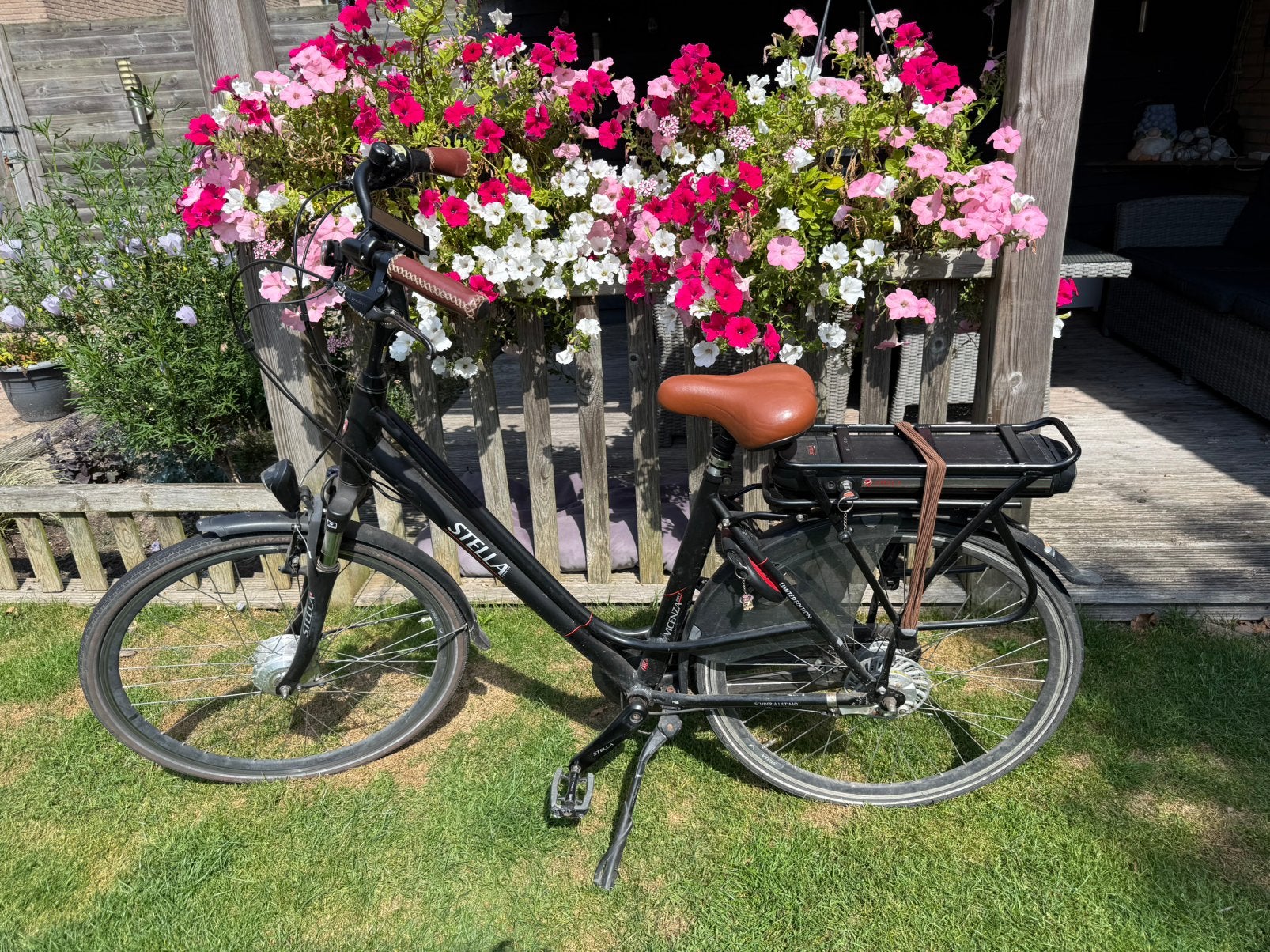 Stella Vincenzo nero limited edition, Fietsen en Brommers, Zo goed als nieuw, 51 tot 55 cm, 30 tot 50 km per accu, Ophalen