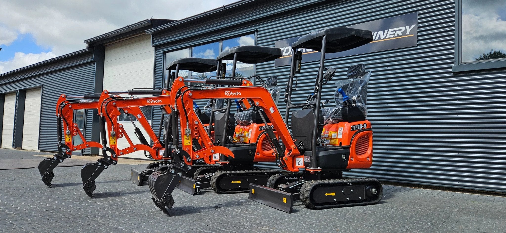 Rhinoceros XN12-9 powered by KUBOTA (bj 2026), Graafmachine