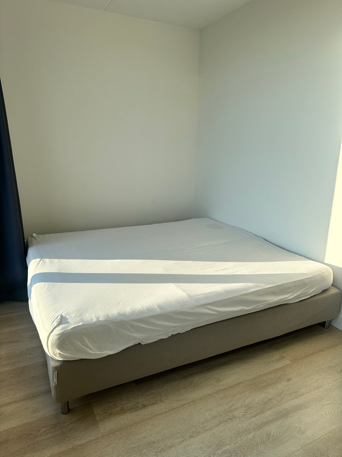 IKEA Espevär tweepersoonsbed 180x200 cm met matrassen, Huis en Inrichting, Ophalen, Gebruikt, Beige, Tweepersoons