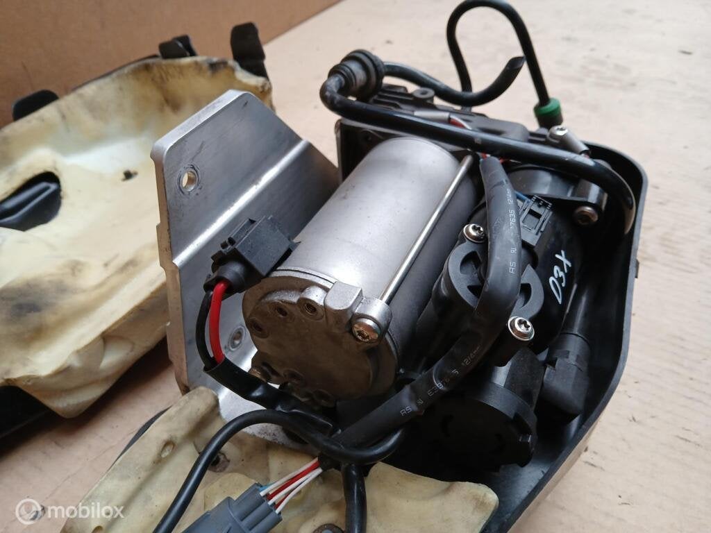 AMK Luchtpomp Land Rover Discovery 3 compressor luchtvering, Land Rover, Ophalen of Verzenden, Gebruikt, Land Rover