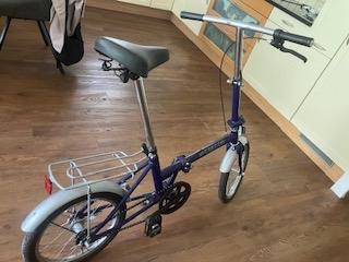 Handige opvouwbare fiets - Ideaal voor woon-werkverkeer, Fietsen en Brommers, Fietsen | Vouwfietsen, Gebruikt, Velgrem, Dames