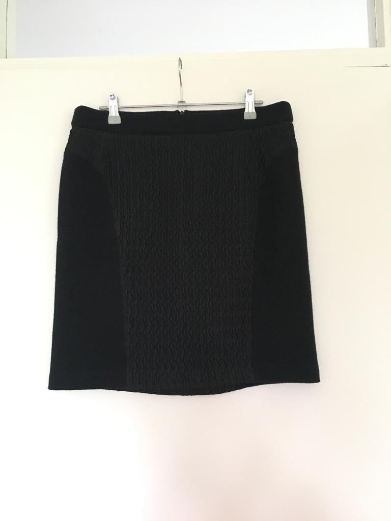 Strenesse zwarte rok maat 40 mini skirt reliëf, Maat 38/40 (M), Strenesse, Brand House Production GmbH, Ophalen of Verzenden