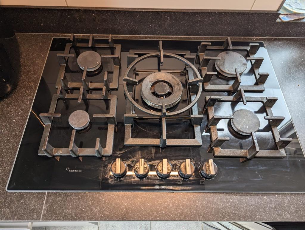 752x520mm Bosch gaskookplaat 5-pits met wokbrander, Ophalen, Glas, Zo goed als nieuw, Zwart