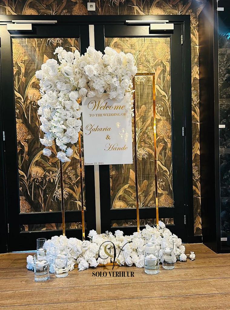 Welkomstbord met frame en bloemdecoratie voor bruiloften, Ophalen, Zo goed als nieuw, Geboorte of Huwelijk