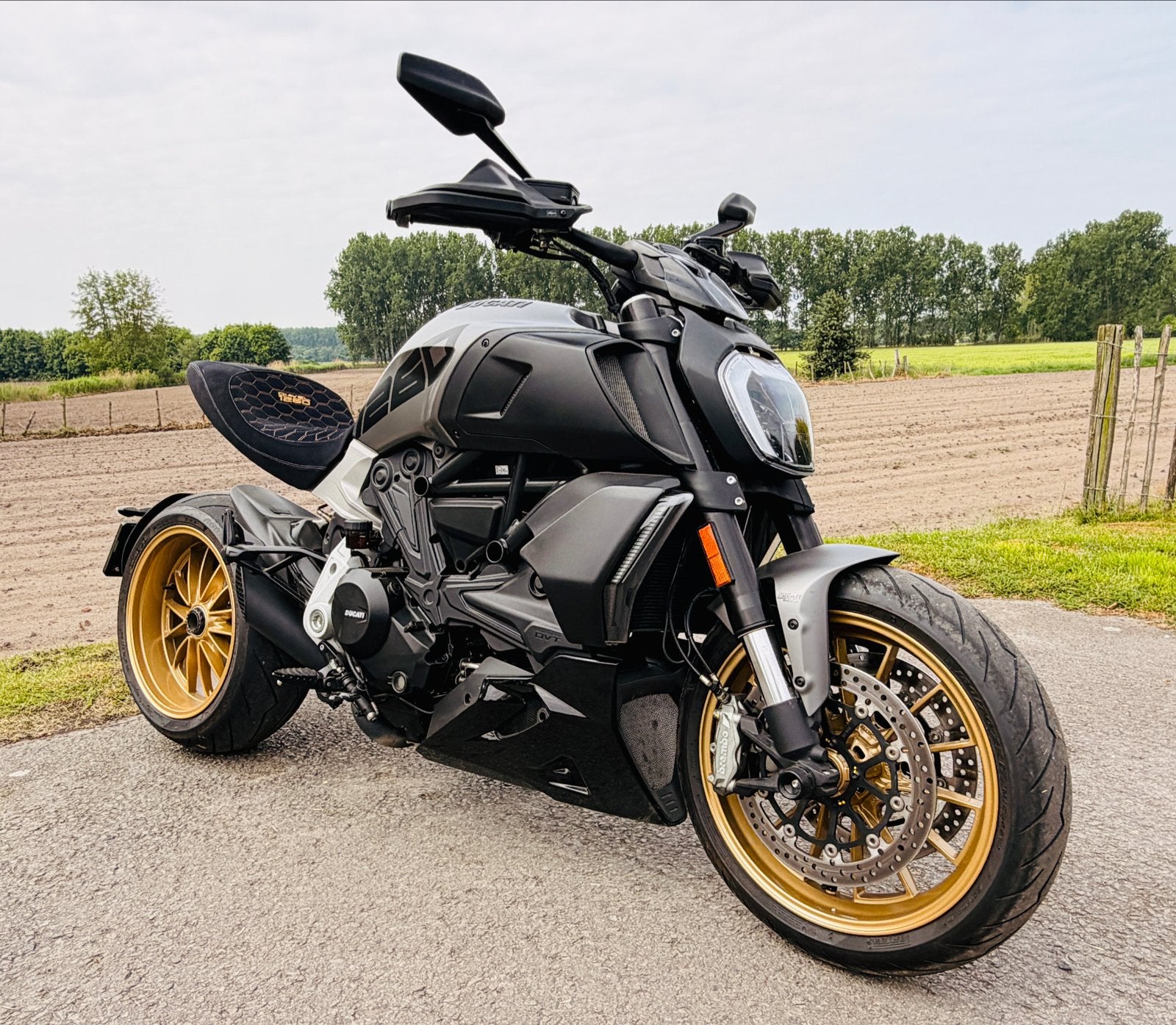 Ducati Diavel 1260 - 2020 - 6000km- Nieuwstaat, 2 cilinders, Sportuitlaat, Motorrijbewijs A, Gebruikt