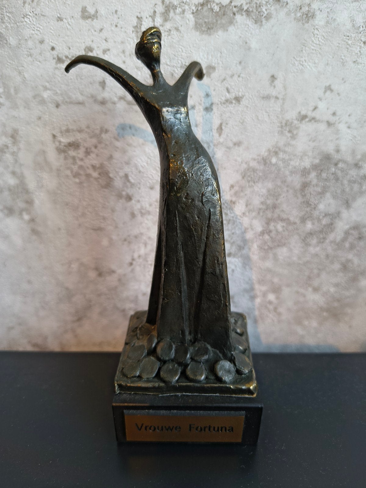 Bronzen beeld 'Vrouwe Fortuna' - Modern, Minder dan 20 cm, Gepatineerd, Ophalen of Verzenden, Brons
