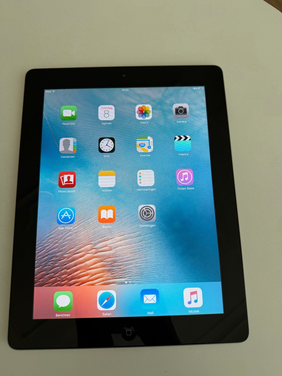 Apple iPad 2 (9.3.5) - 16GB, 9 inch, Gebruikt, Zwart, 16 GB
