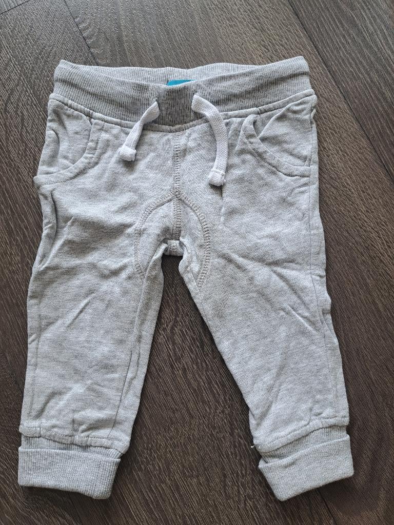 grijs Broekje  Hema  - 74  jusa17, Kinderen en Baby's, Babykleding | Maat 74, Broekje, Ophalen of Verzenden, Zo goed als nieuw