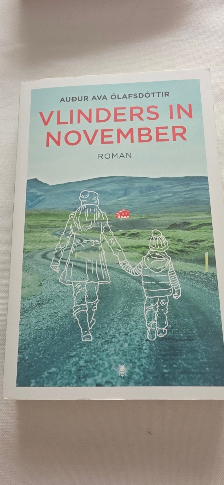 Vlinders in november - Auður Ava Ólafsdóttir, Ophalen of Verzenden, Zo goed als nieuw, Auður Ava Ólafsdóttir, Europa overig