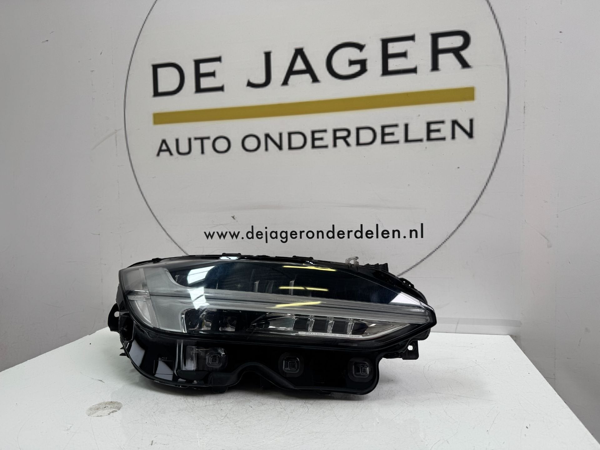 VOLVO S90 V90 VOL LED KOPLAMP RECHTS 32228311, Gebruikt, Gunnar Engellaus vag 8
405 31  Gothenburg, SE, Info@volvocars.com, Ophalen of Verzenden