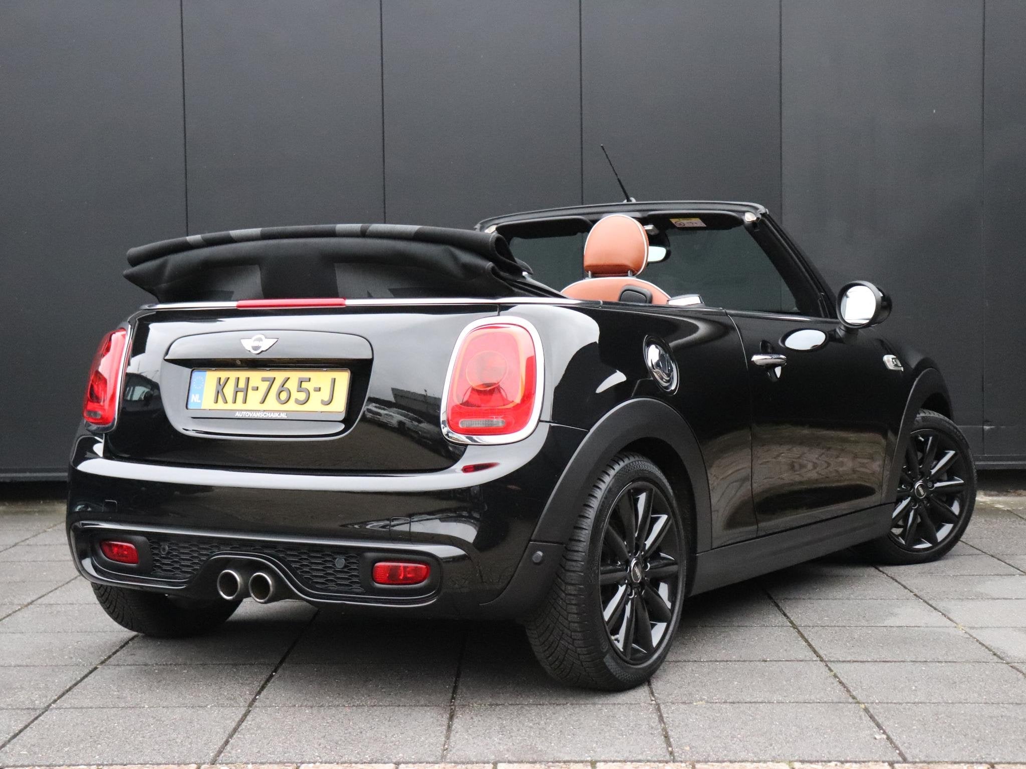 MINI Cabrio 2.0 Cooper S Chili Serious Business AUT | LEER |, Auto's, 1998 cc, Gebruikt, Euro 6, Cabriolet