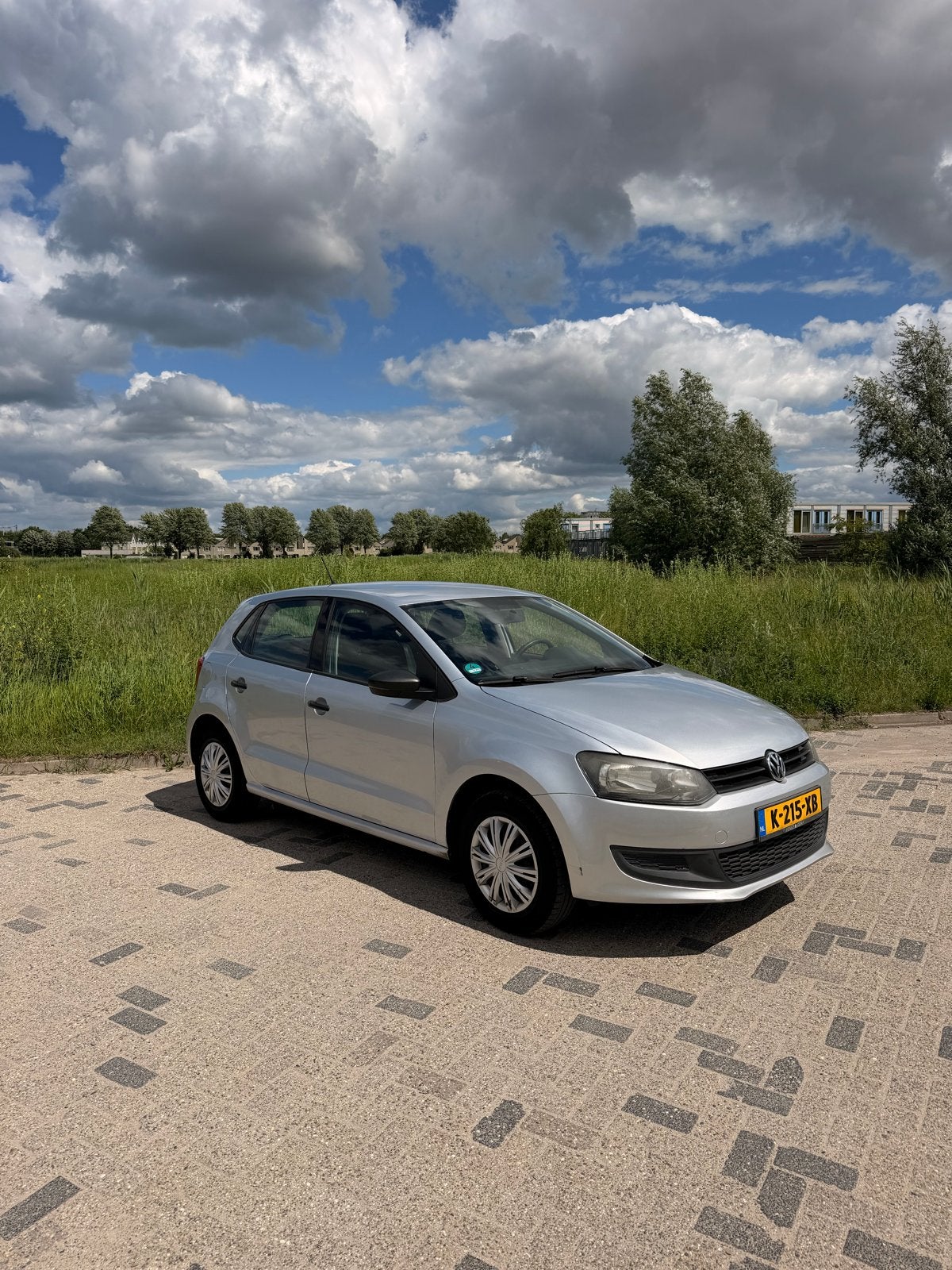 Volkswagen Polo 1.2 51KW 2011 Grijs, Auto's, Volkswagen, Voorwielaandrijving, 967 kg, 40 €/maand, Zwart