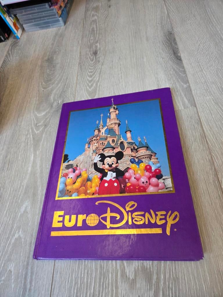 Euro Disney - Openingsboek 1992 - zeldzaam, Verzamelen, Disney, Ophalen of Verzenden, Leeuwenkoning of Jungle Boek, Zo goed als nieuw