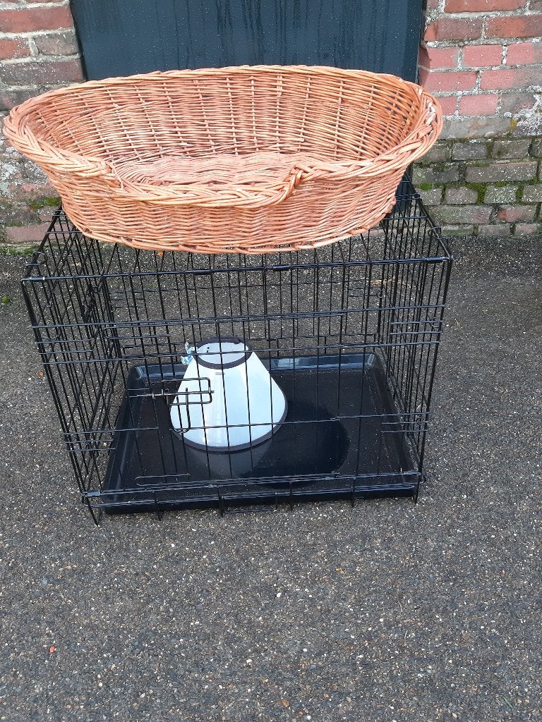 Te koop een hondenbench met mand, Ophalen, Gebruikt