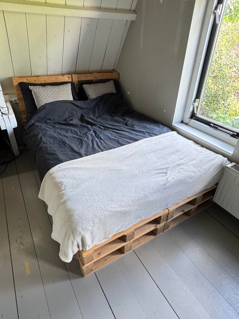 Palletbed / bedframe van houten pallets – tweepersoons, Ophalen, Gebruikt, Beige, Tweepersoons