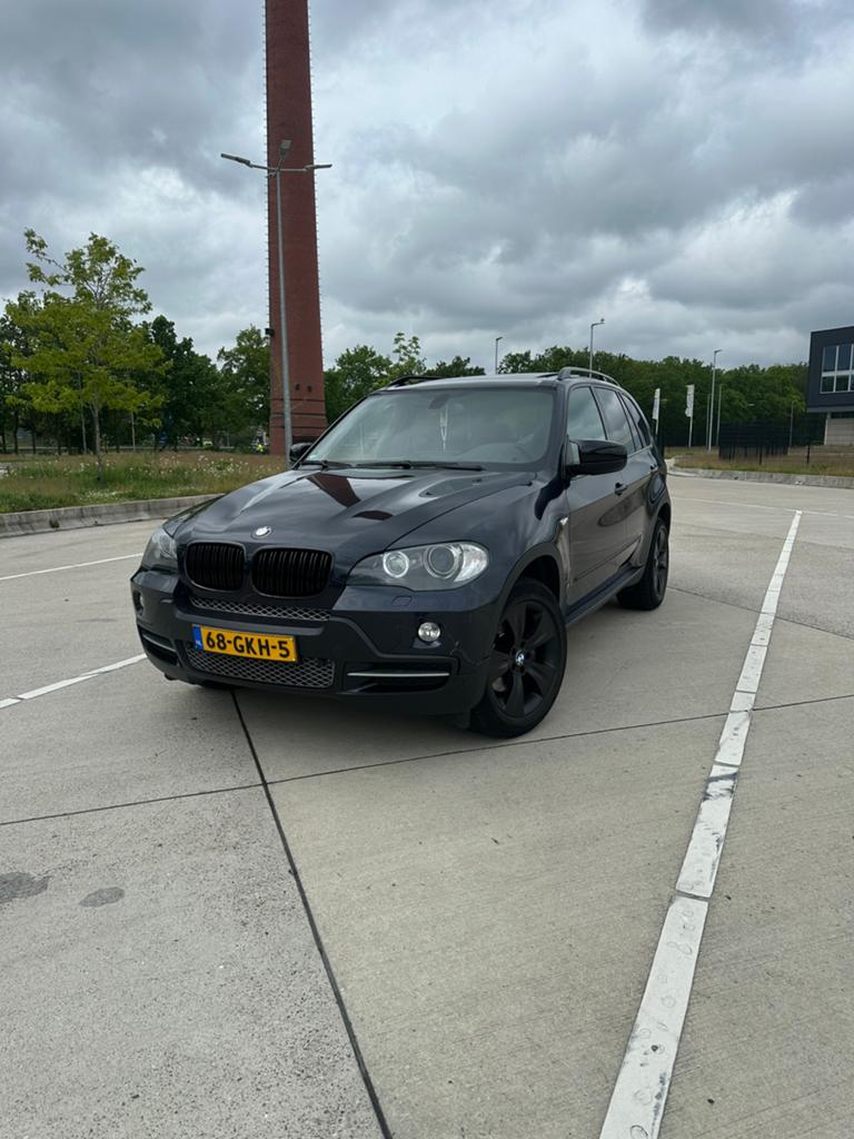 BMW X5 3.0 SI NAP PANO UNIEK M SPORT STUUR & GROOT SCHERM, Auto's, BMW, X5, Blauw, 2996 cc, 129 €/maand