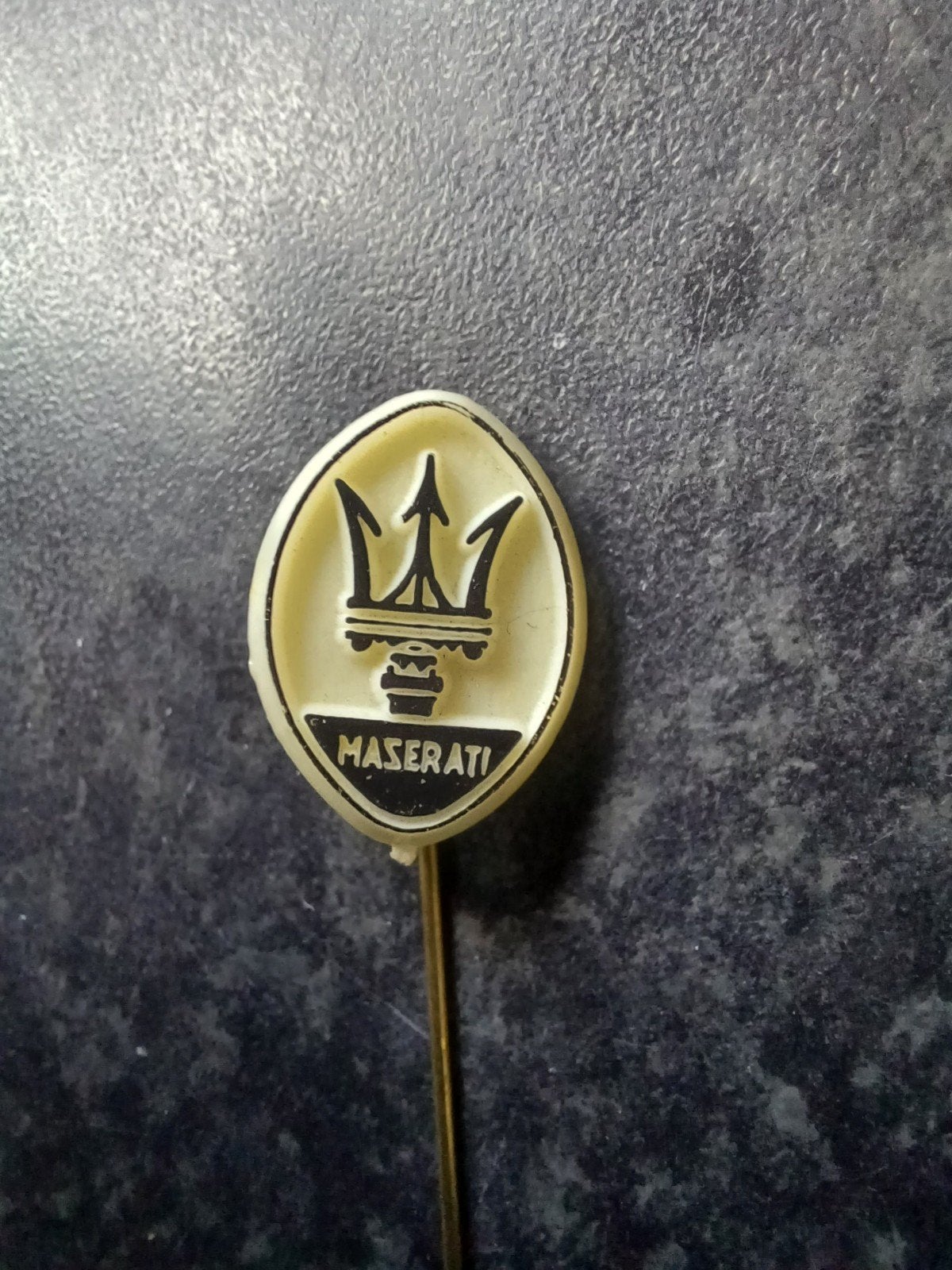 Speldje Maserati, Verzamelen, Ophalen of Verzenden, Gebruikt, Overige onderwerpen, Speldje of Pin