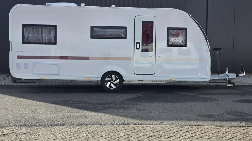 Adria Adora 532 UL, Caravans en Kamperen, Caravans, Rondzit, Bedrijf, Adria, 6 tot 7 meter