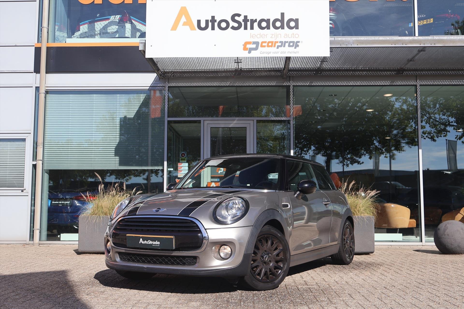 Mini Mini 1.5 Cooper 136pk | Navi | Stoelverwarming | Parkee, Auto's, Keurmerk '100% Onderhouden', Dealer onderhouden, Gebruikt