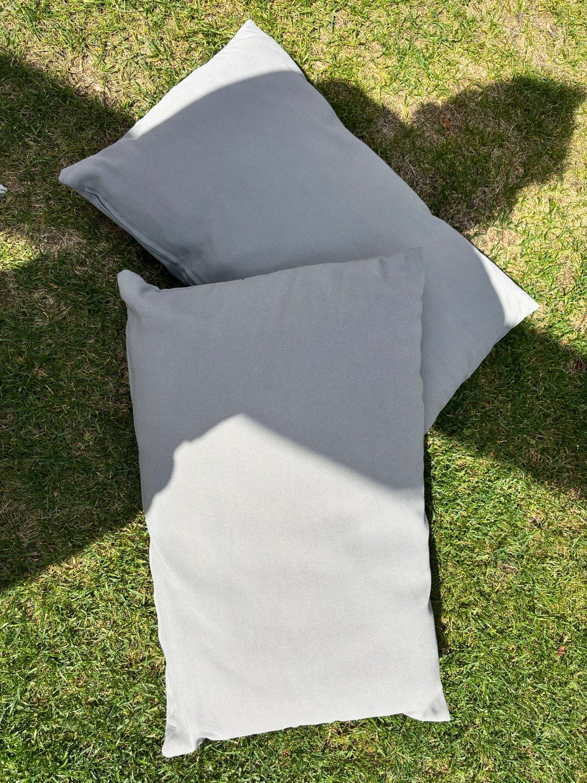 2x Lichtgrijze Loungekussens voor Buiten, Tuin en Terras, Ophalen, Gebruikt