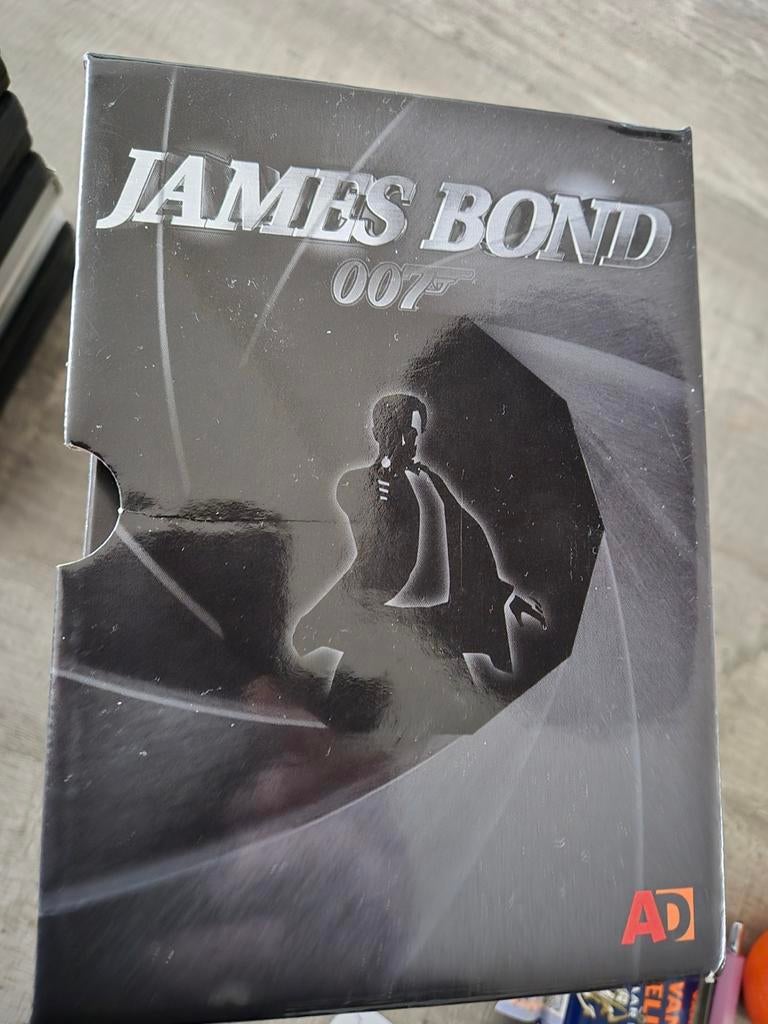 Sons of Anarchy, James Bond en diverse., Ophalen, Zo goed als nieuw