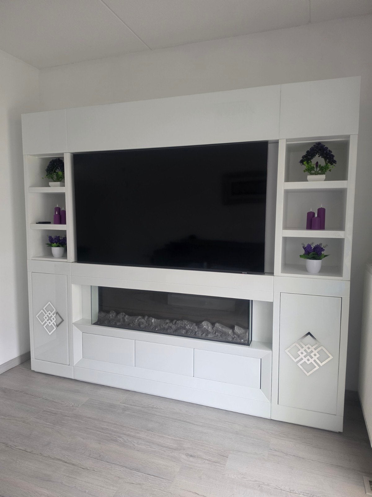 Cinewall hoogglans wit met sfeerhaard en salon en eettafel, Huis en Inrichting, Ophalen