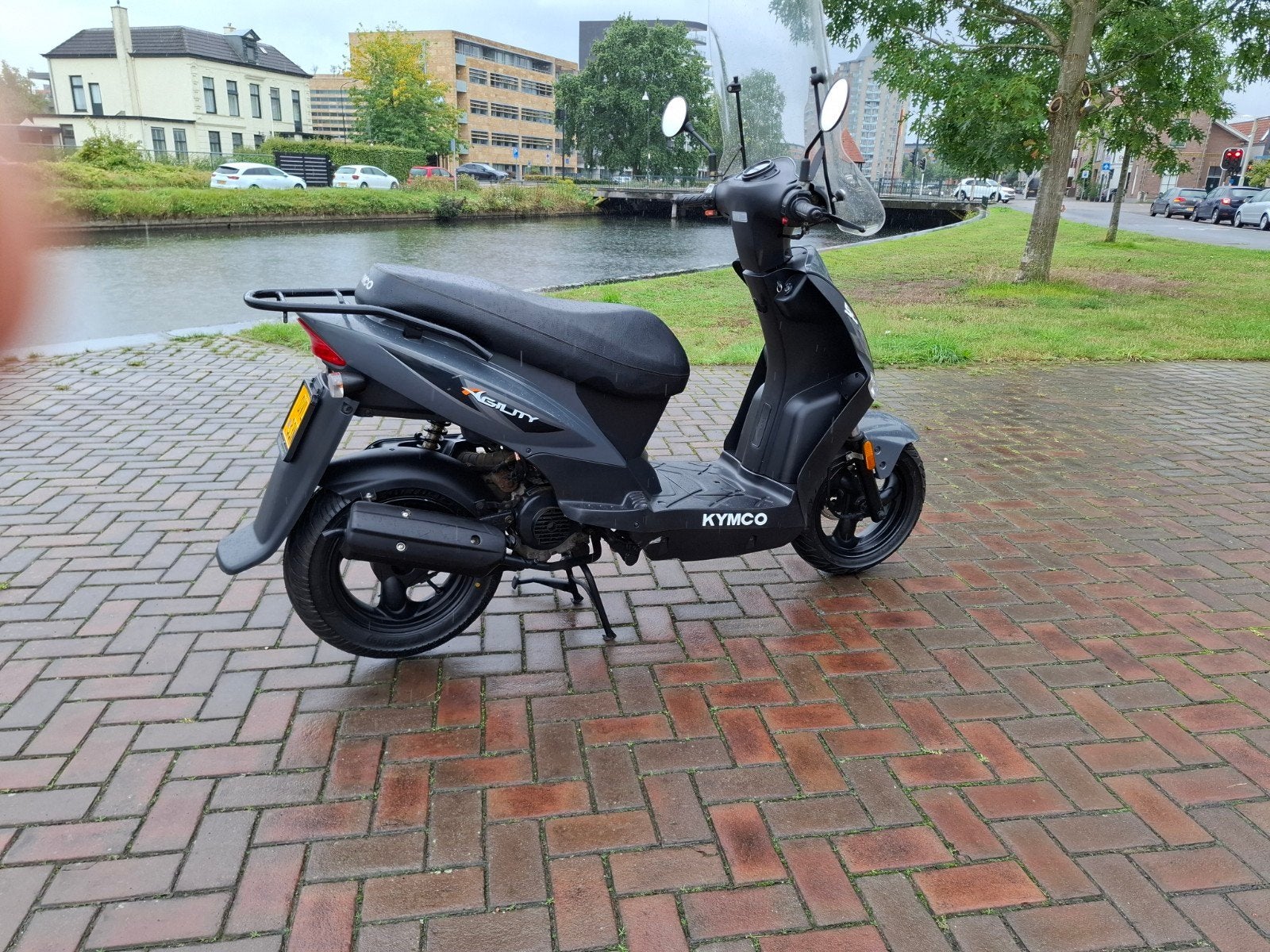 Foto 2 van Kymco Agility 45km bromscooter