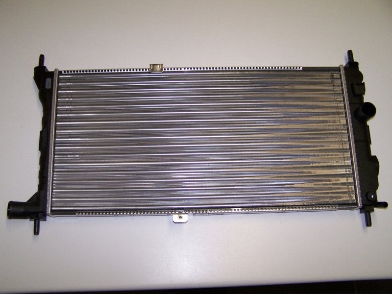 Radiateur Opel Kadett E 1.6 en 1.8 nieuw, Ophalen of Verzenden