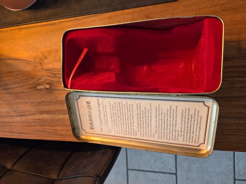 Sierdoos Drambuie, Ophalen, Gebruikt, Reclamebord