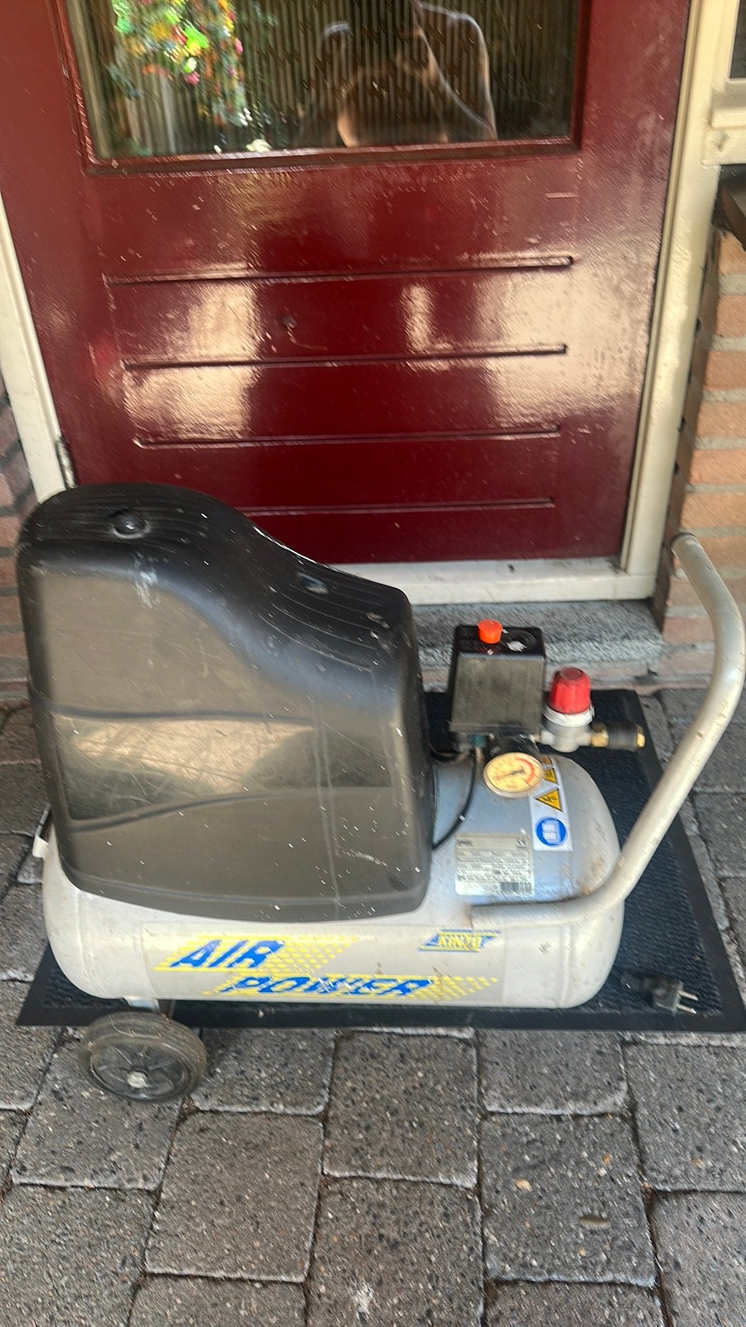 Gebruikte luchtcompressor, Minder dan 25 liter, Ophalen, Zo goed als nieuw, Minder dan 200 liter/min