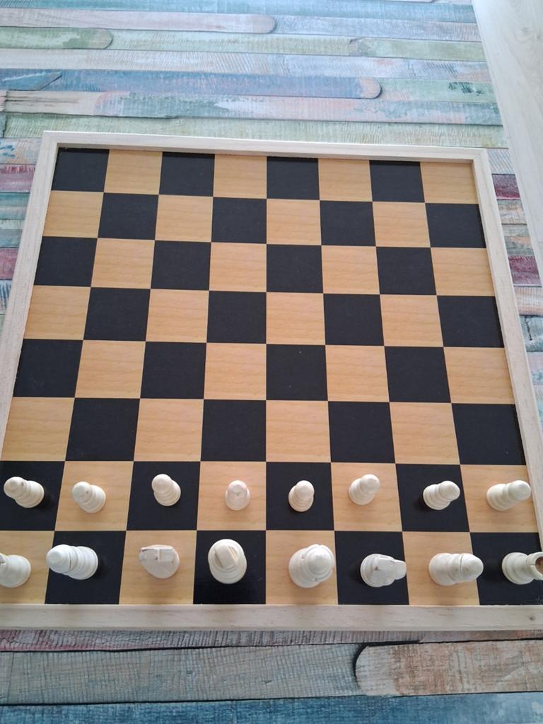 Schaak- en dambord met houten stukken afmetingen 40x40cm, Een of twee spelers, Onbekend, Ophalen of Verzenden, Zo goed als nieuw