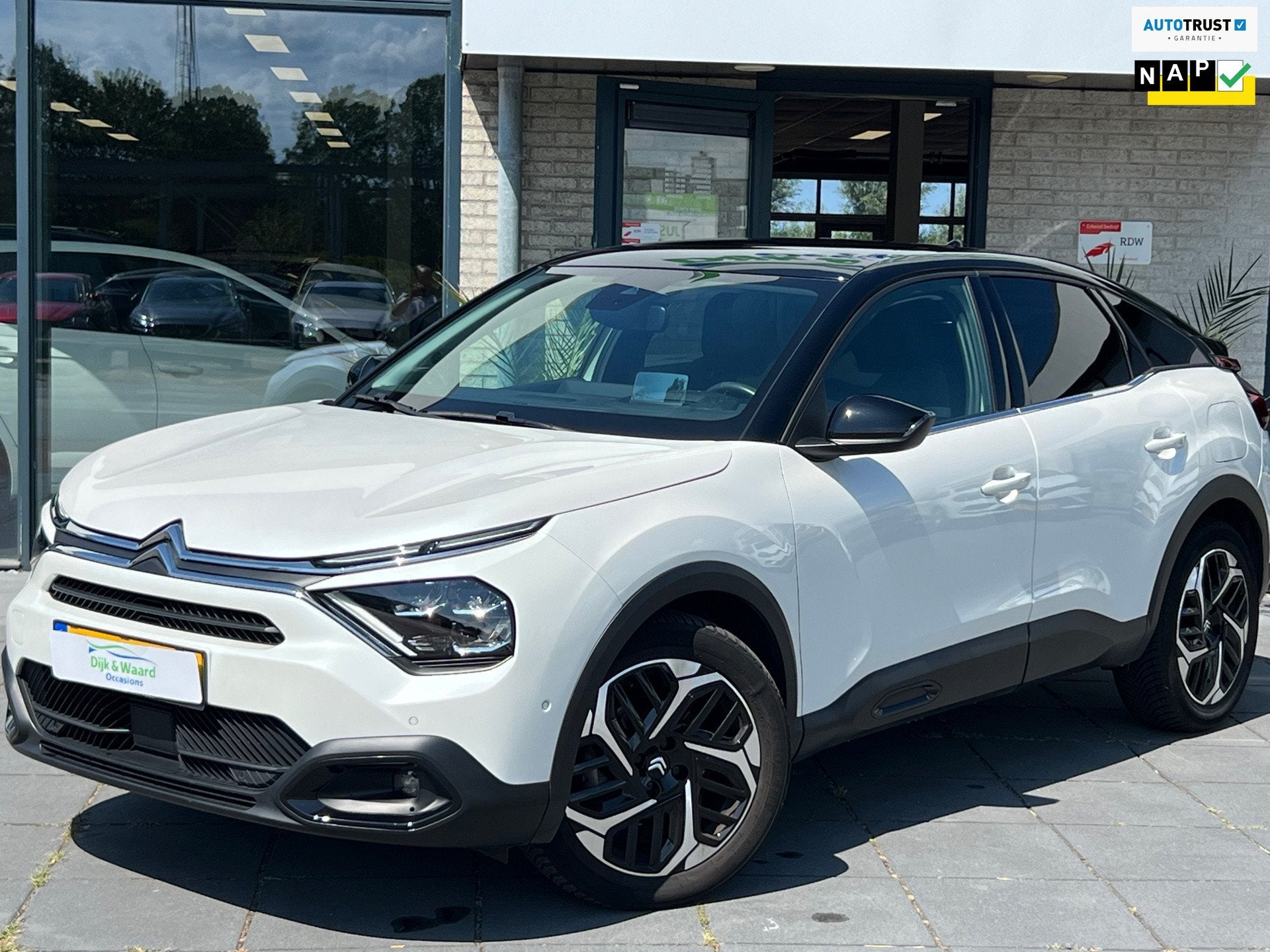 Citroen C4 1.2 Puretech Shine - AUTOMAAT - PANO - LEDER - HU, Auto's, Citroën, Gebruikt, Euro 6, 1199 cc, Leder en Stof