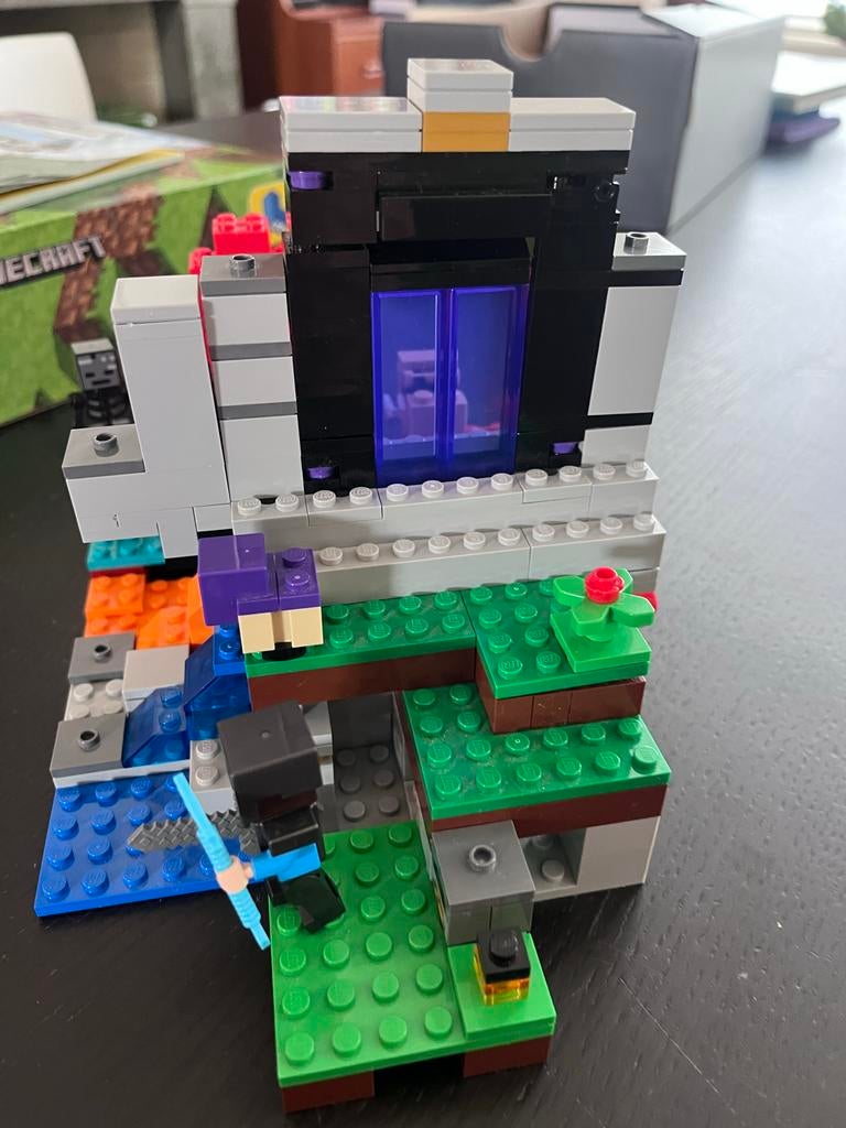 LEGO Minecraft Het Verpeste Portaal (21172), Ophalen of Verzenden, Zo goed als nieuw