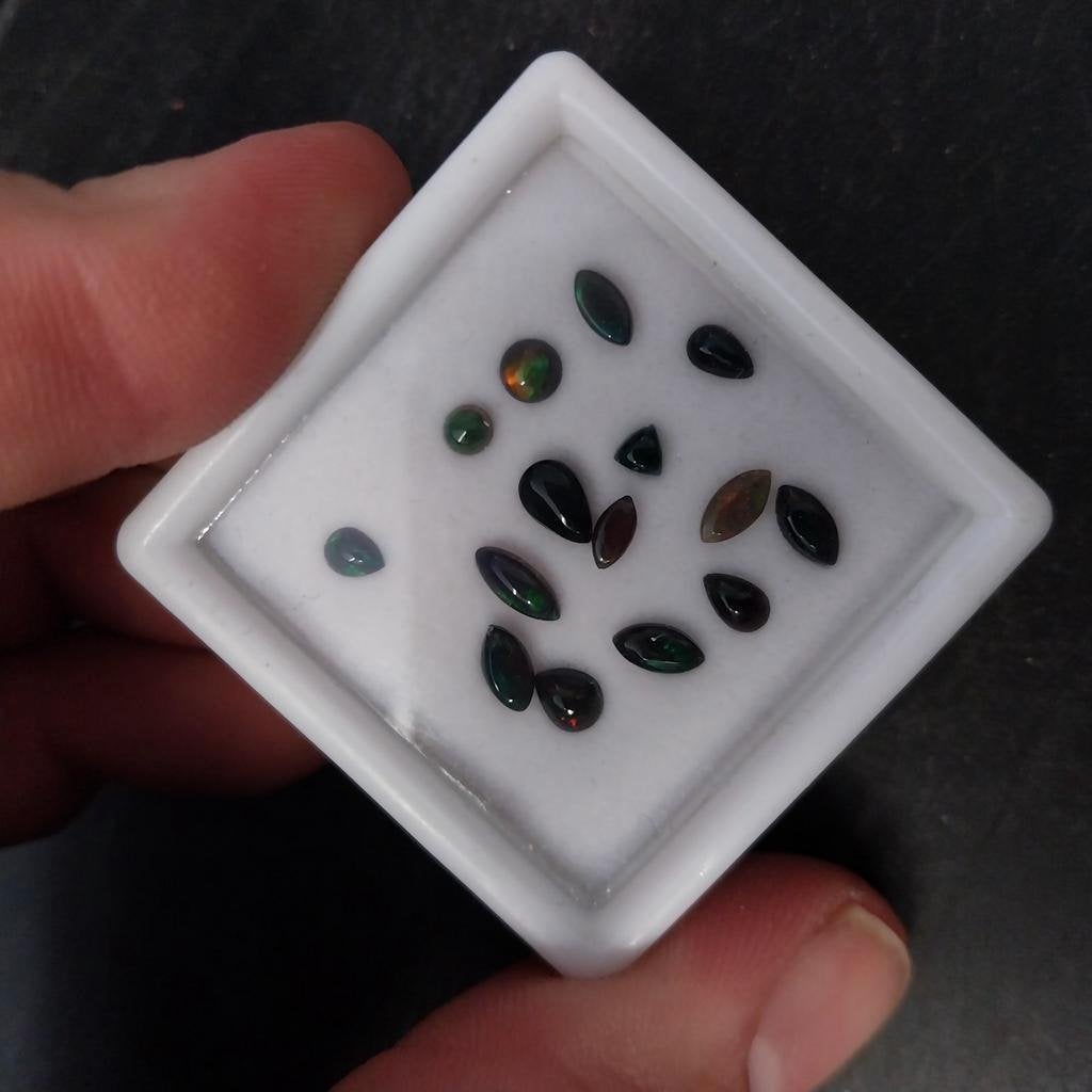 Lot met zwarte opaal cabochons 3, Ophalen of Verzenden