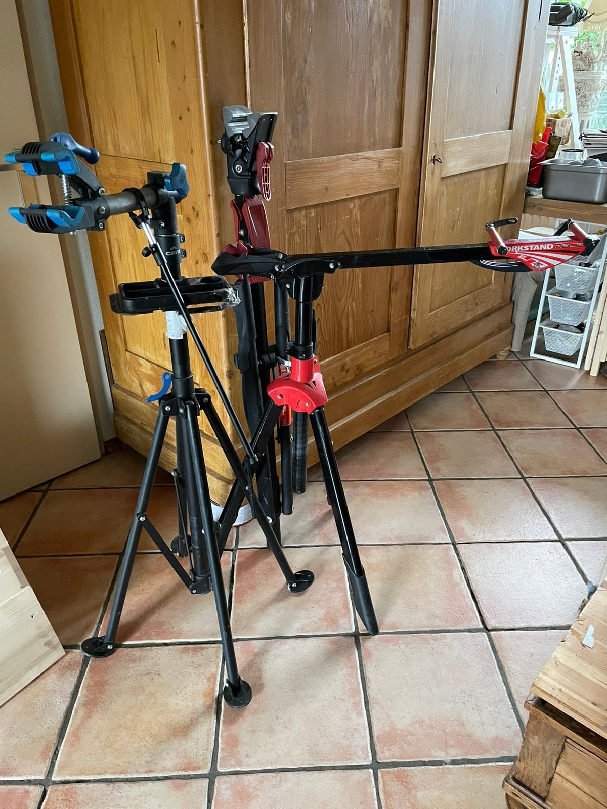 3 fietsen montagestandaars, Ophalen, Zo goed als nieuw