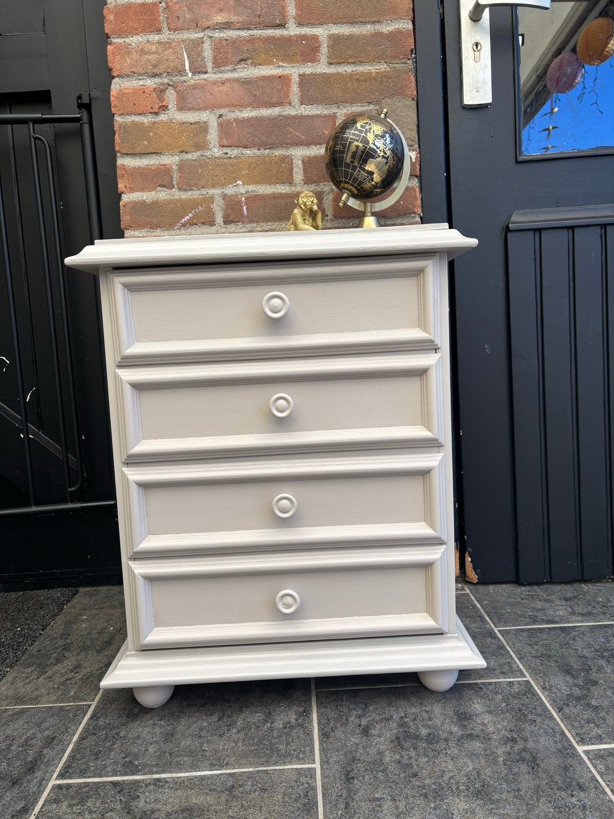 Vintage ladekastje met 4 lades en sierlijke details, Huis en Inrichting, Ophalen, Minder dan 50 cm, Gebruikt, 3 of 4 laden