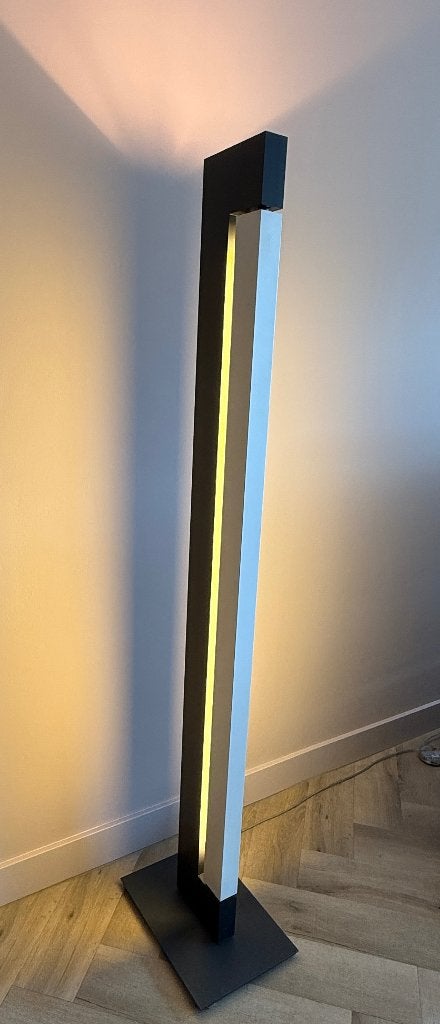 Design vloerlamp Nemo Ara, Huis en Inrichting, Ophalen, Gebruikt, G13 (TL), Metaal