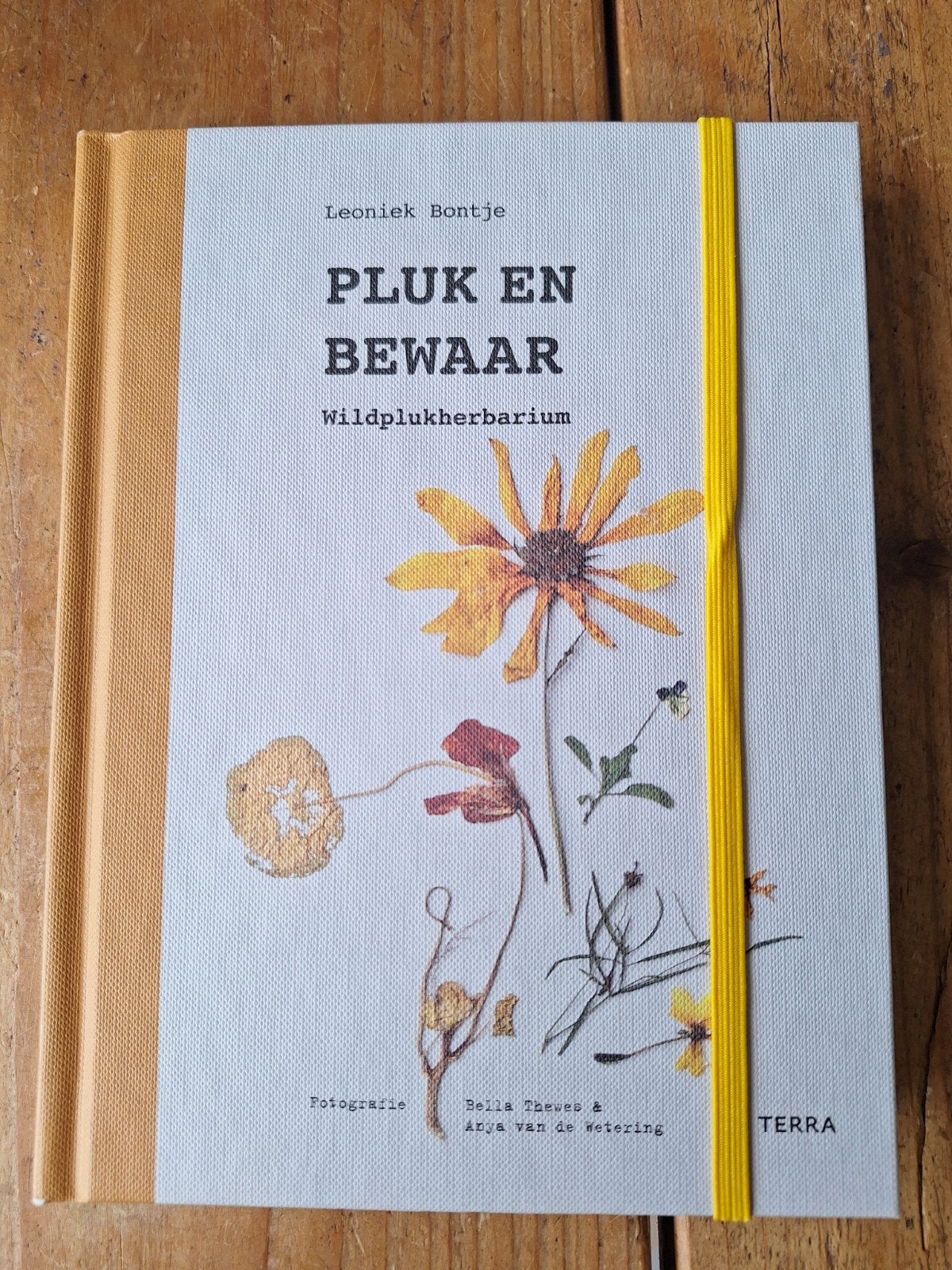 Pluk en Bewaar: Wildplukherbarim door Leoniek Bontje, Boeken, Verzenden, Zo goed als nieuw, Bloemen, Planten en Bomen, Leoniek Bontje