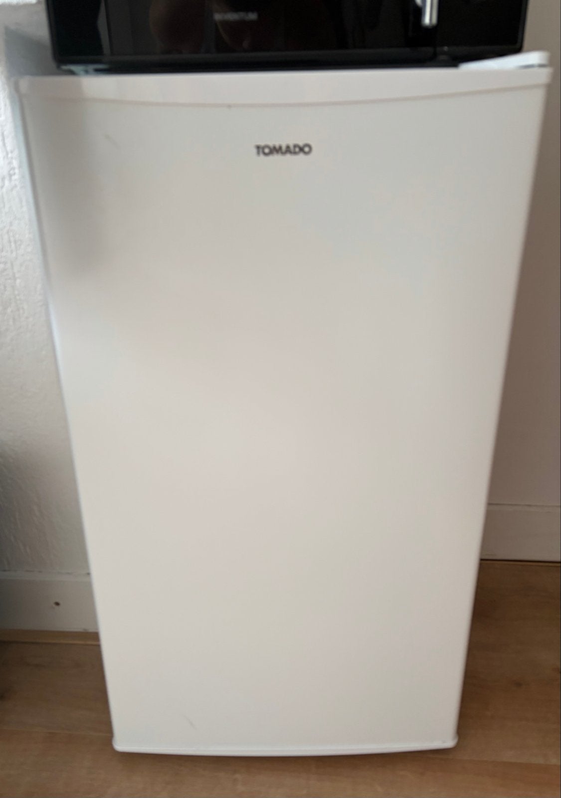 Tomado Vrieskast - Compact en Efficiënt, Gebruikt, Minder dan 60 cm, Vrijstaand, Ophalen
