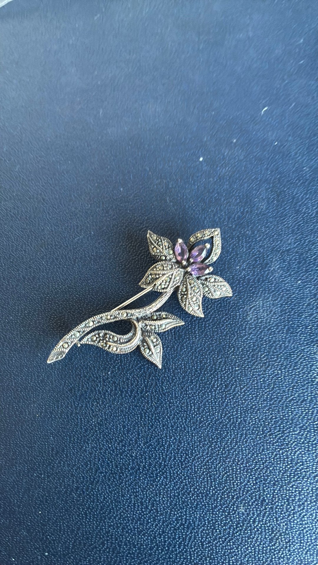 925 sterling zilver broche amethist en markasiet, 4 tot 7 cm, Gebruikt, Ophalen of Verzenden, Zilver