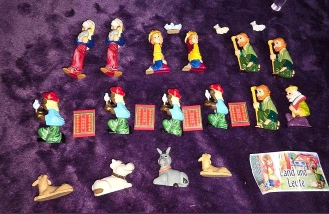 16 Kinder Surprise Kerststal / Kerstfiguren, Ophalen of Verzenden, Zo goed als nieuw, Hardplasticfiguren