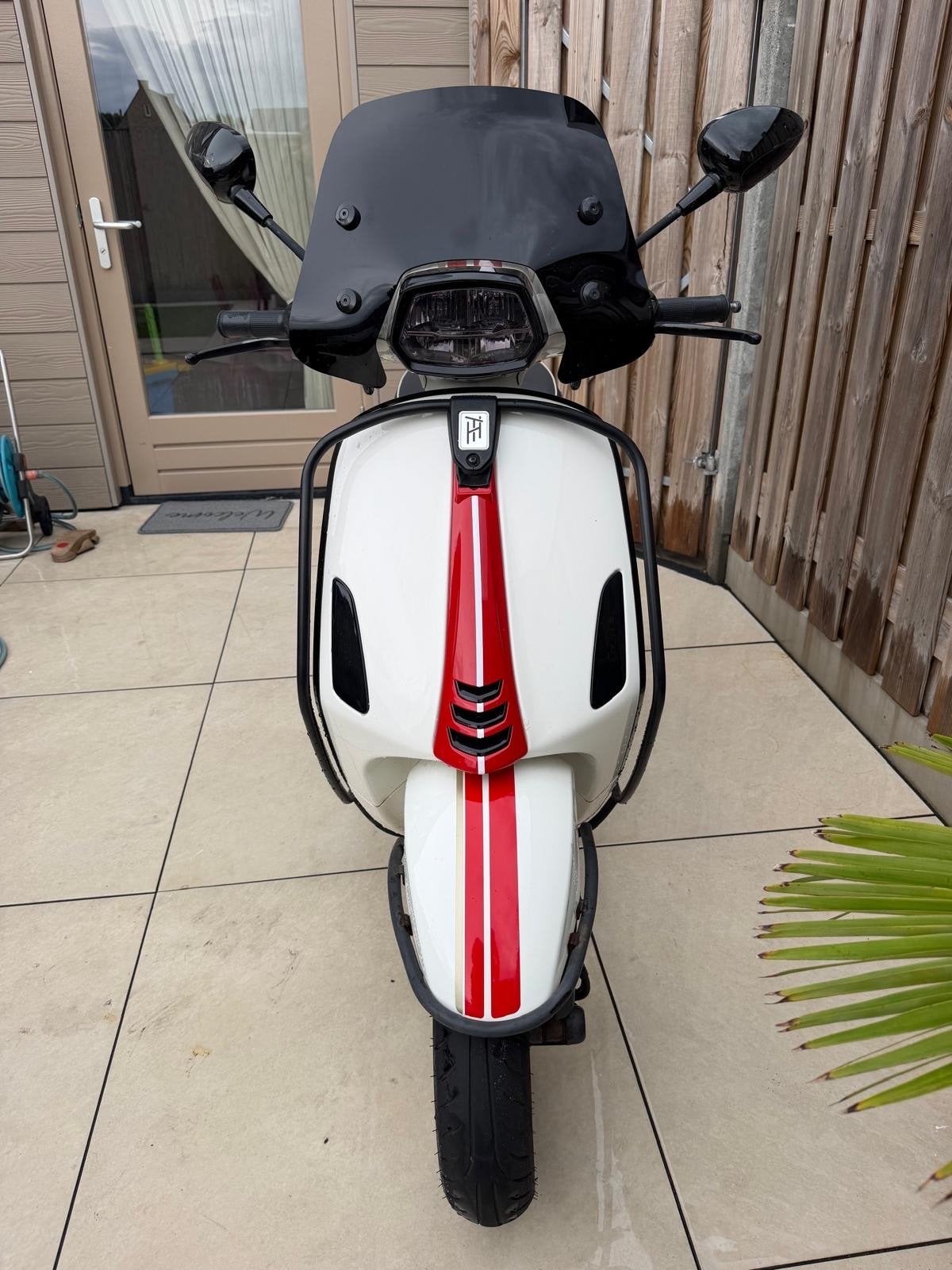 Vespa Sprint Special Edition, Fietsen en Brommers, Overige modellen, Maximaal 45 km/u, Ophalen of Verzenden, Zo goed als nieuw