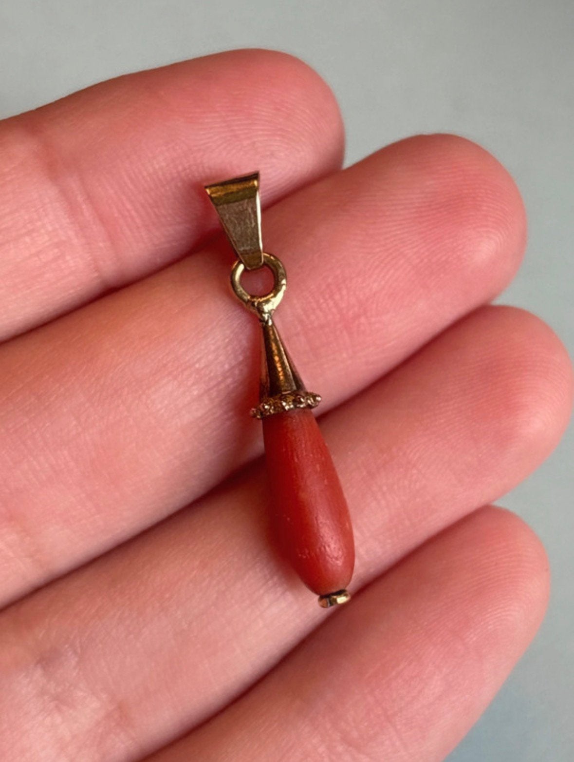 Vintage 14 karaat gouden hanger met bloedkoraal, Verzenden, Zo goed als nieuw, Met edelsteen, Goud